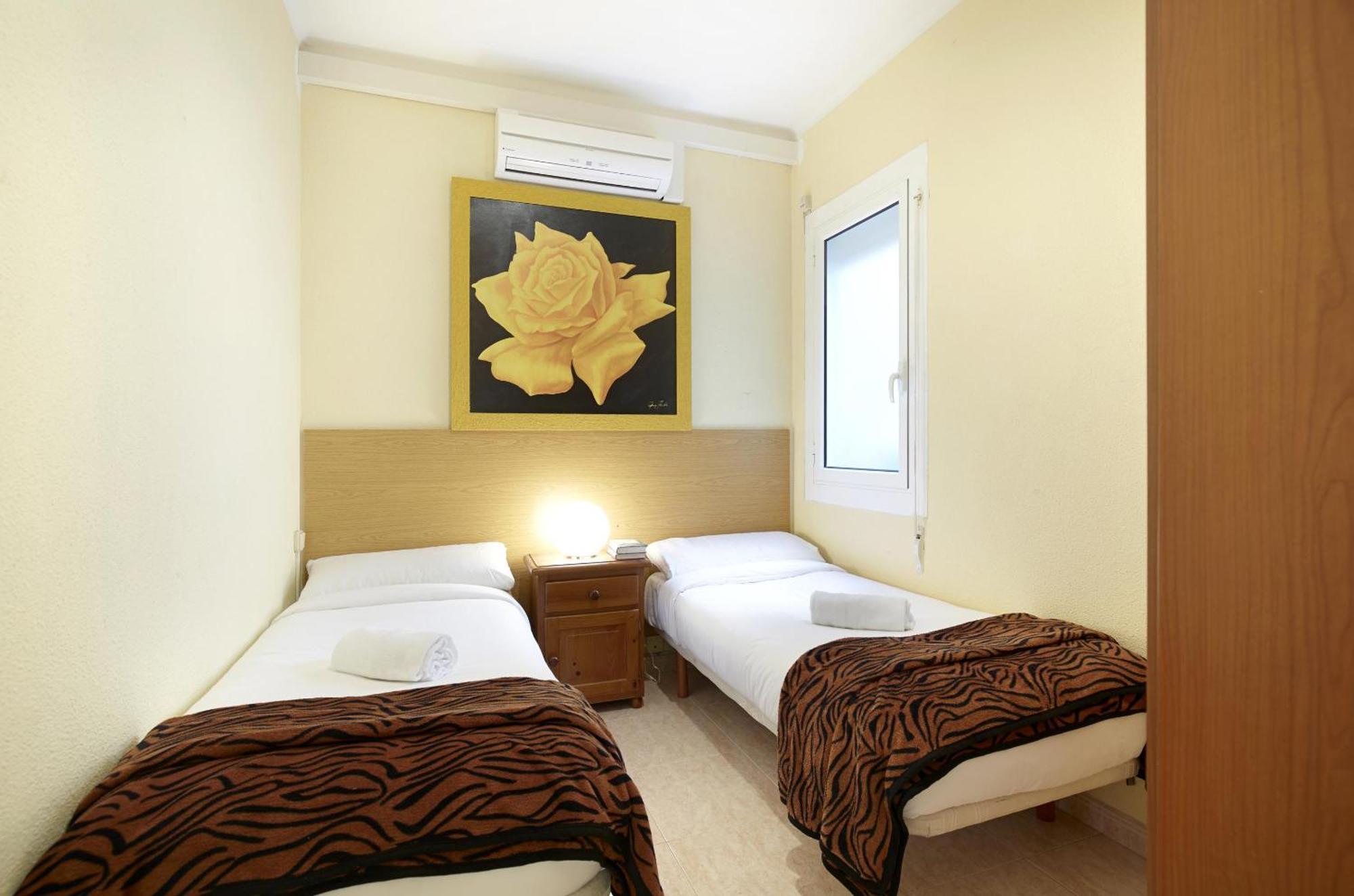Apartamentos Calvet Барселона Экстерьер фото
