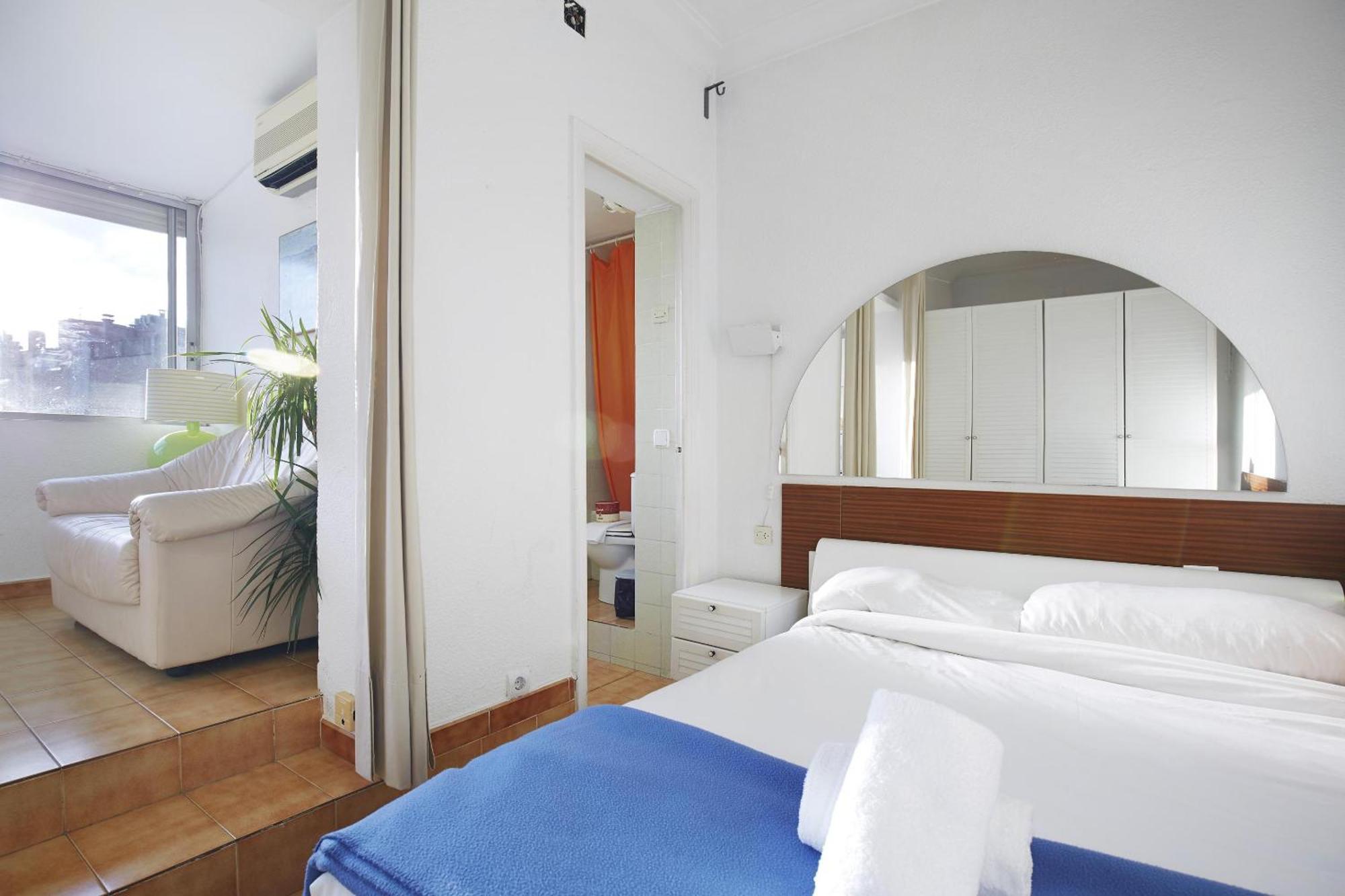 Apartamentos Calvet Барселона Экстерьер фото