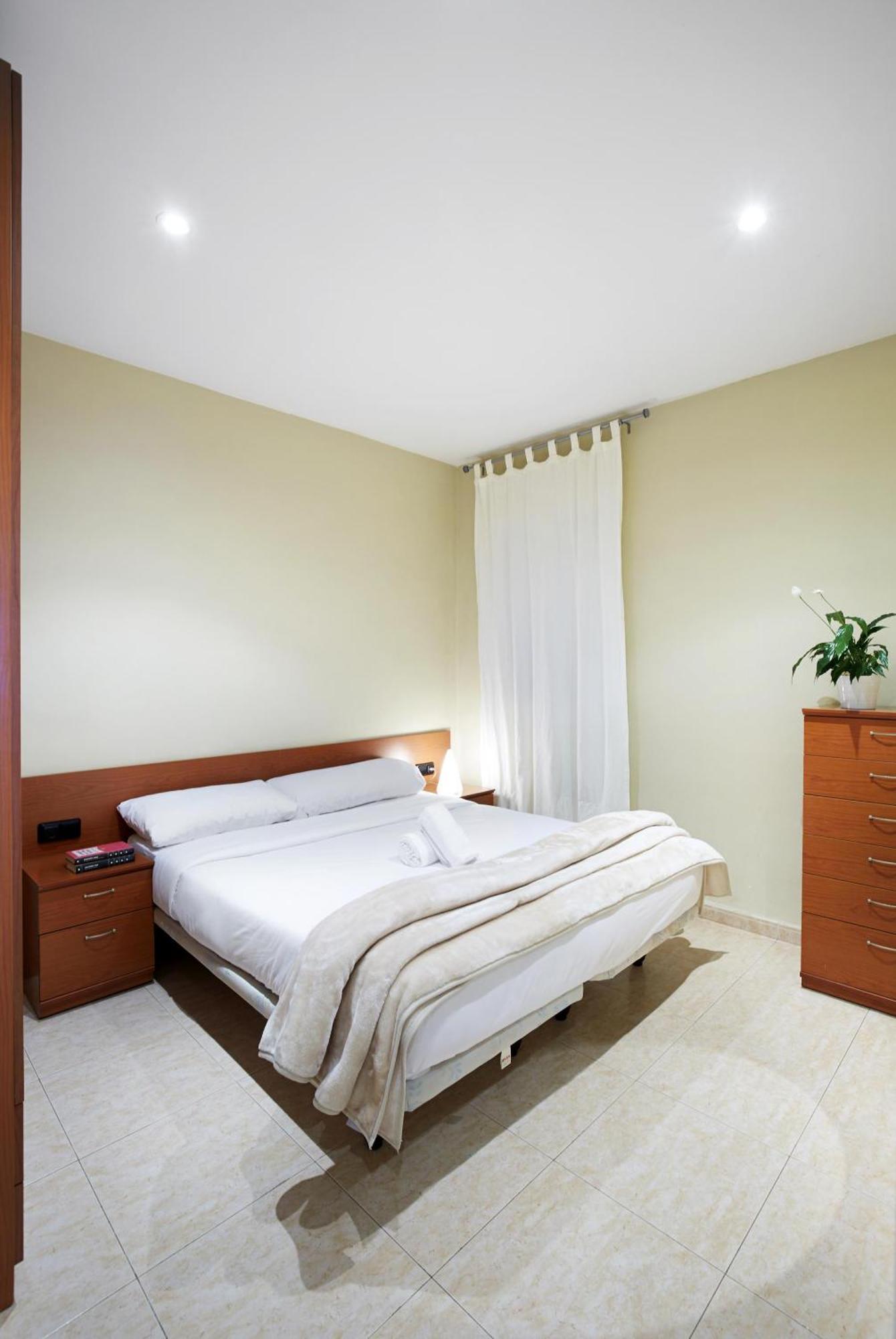 Apartamentos Calvet Барселона Экстерьер фото