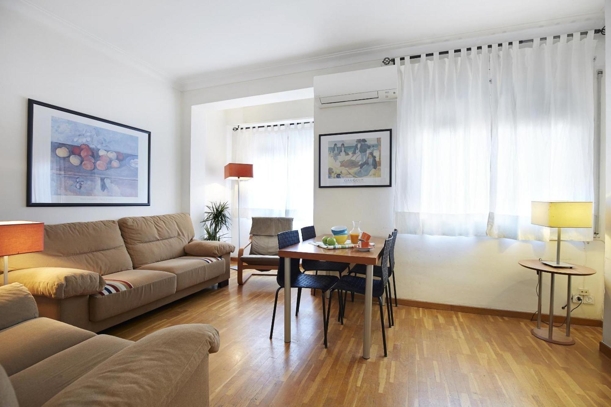 Apartamentos Calvet Барселона Экстерьер фото