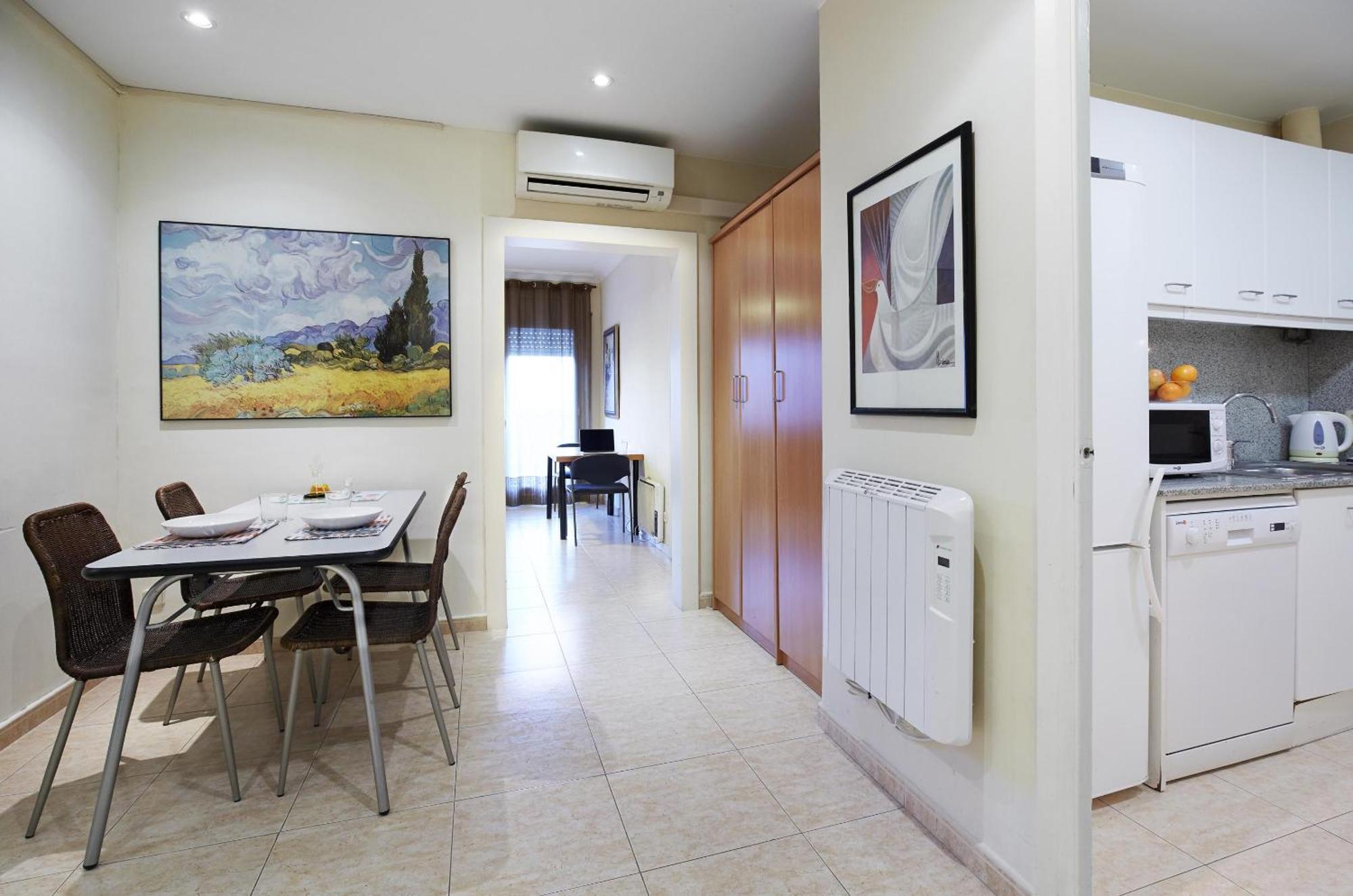 Apartamentos Calvet Барселона Экстерьер фото